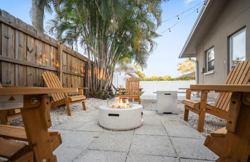 Del Prado House | Heated Pool Mini Golf Game Room Fire Pit