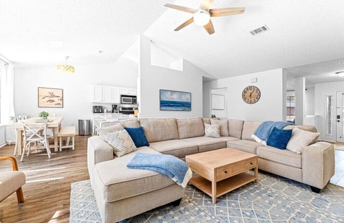 Navarre House | Heated Pool | Minutes to Navarre Beach | 2 Kings