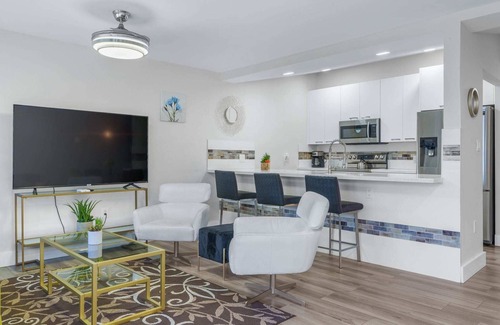 Coral Ridge Apartment | Heated Pool + Outdoor Patio + 3MI to Beach!