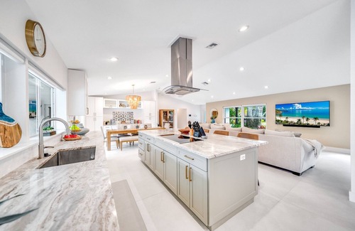 Delray Beach House | Heated Pool! Private Home+Bikes & Fire Pit!