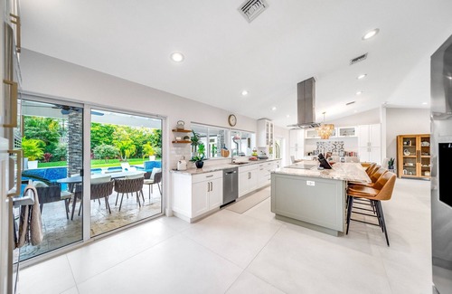 Delray Beach House | Heated Pool! Private Home+Bikes & Fire Pit!