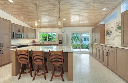 Anna Maria House | Heated Pool & Spa, FREE WiFi, Near AMI Beach & Village, Dog* (See Note).