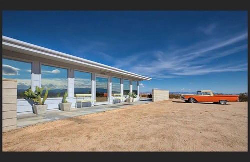Joshua Tree House | Heated Pool-Spa-pickleball-views