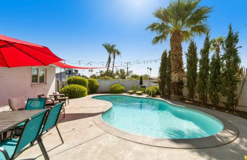 Tempe House | Heated pool, Sports Court, Pool table, King beds