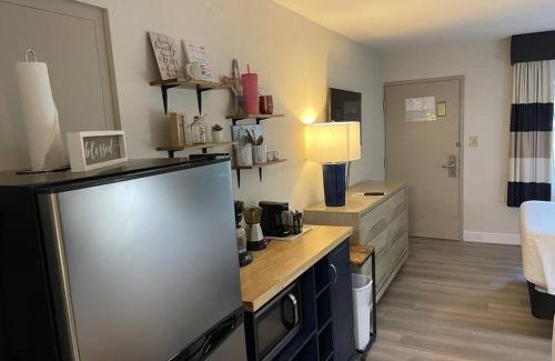 Trailer Estates Apartment | Heated Pool, Strong WI-FI, TV, Tiki Bar & Grill!