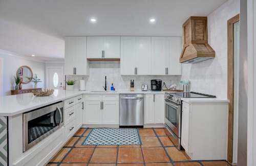 BallenIsles House | Heated Pool Modern Oasis Sleeps 9! Renovated! Dog Friendly!