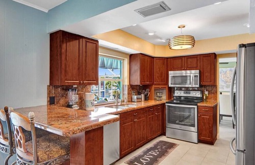 Coral Ridge Isles Villa | Heated Pool~Waterfront 4BD Villa~Deck~BBQ