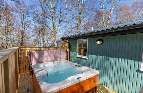 East Lewiston House | Heather Lodge 12 with Hot Tub