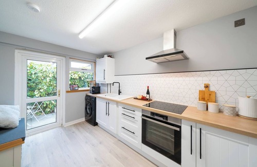 Perth Cottage | Heatherwood Cottage - Cosy Space for Two