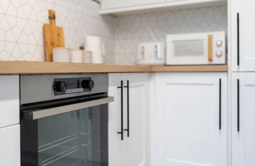 Perth Cottage | Heatherwood Cottage - Cosy Space for Two
