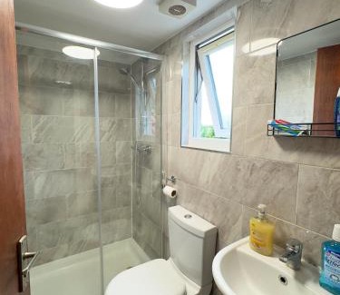 Harlington Bed & Breakfast | Heathrow Lodge BnB