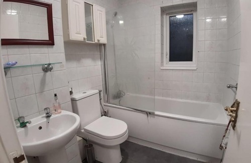 London Borough of Ealing Apartment | Heathrow Palace