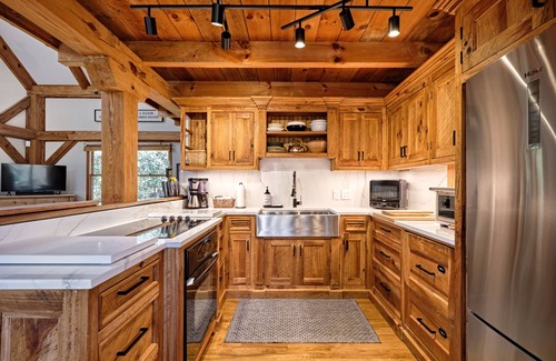 Highlands Hills House | Heaven in the Hills - Cozy Mountain Getaway