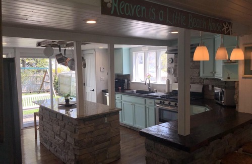 Clinton House | Heaven is a Little Beach House!