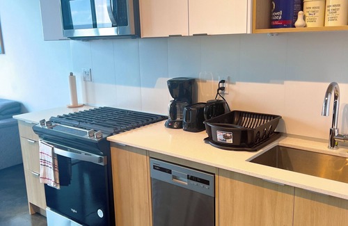 Connaught Condo | Heaven On Earth, The Condo! Near Calgary Stampede | Free Parking