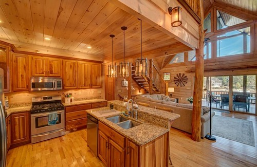 Necowa Cove Cabin | Heaven on the Lake - Lakefront | Hot Tub | Fire Pit | Game Room
