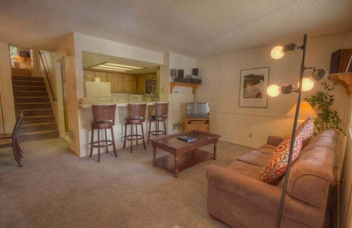 Tahoe Village Condo | Heavenly Chairview Condo - Steps to Skiing