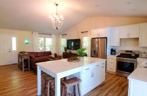Huddleston House | Heavenly Hideaway: Makeover in 2020, Pool Table, Covered dock with Sundeck, Privacy!