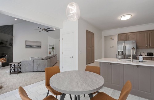 Hendersonville House | Heavenly Lakefront Six Bedroom Hideaway