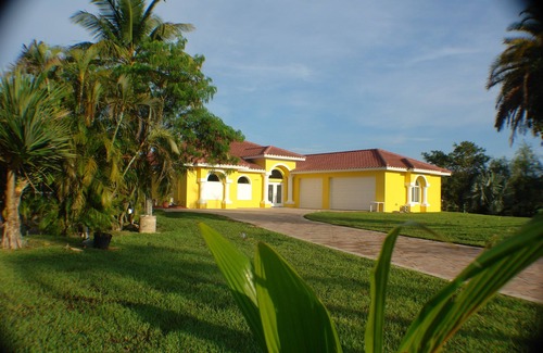 Bell Villa House | Heavenly luxury villa for adults on the peninsula framed by romant. lake