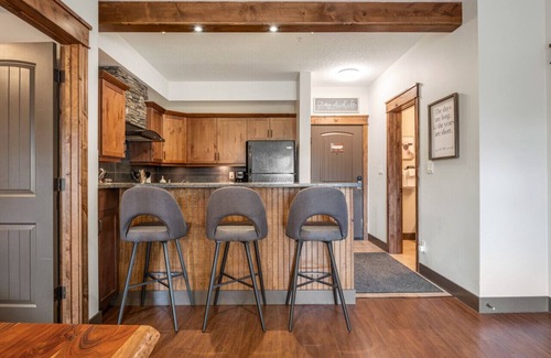 East Kootenay Apartment | Heavenly Mountain Hideaway | Pool | Hot Tub