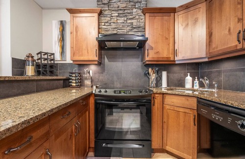 East Kootenay Apartment | Heavenly Mountain Hideaway | Pool | Hot Tub
