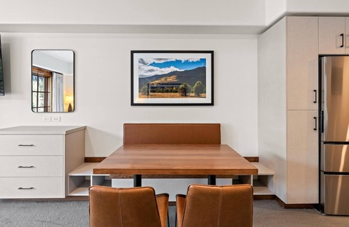 Tamarack Apartment | Heavenly Pine Lodge Queen Studio Condo - Serene Studio with Balcony