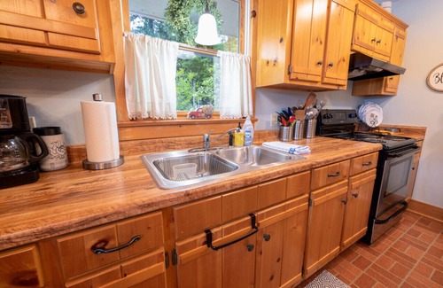 Mountain Rest Cottage | "Heaven’s Hideaway" Lake Front Cottage