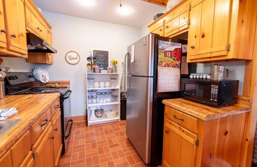 Mountain Rest Cottage | "Heaven’s Hideaway" Lake Front Cottage