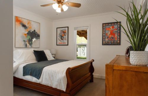 Heber House | Heber base camp sleeps 7 fire pit pets ok AC