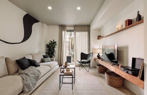 Gracia Apartment | Hebron - 2 bedrooms and office in Gràcia