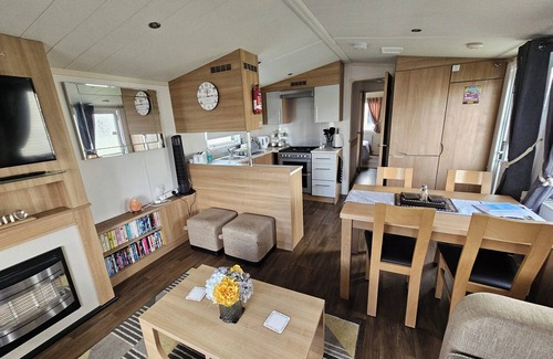 Rhyl Cabin | Heidi 2 Bed Robin hood