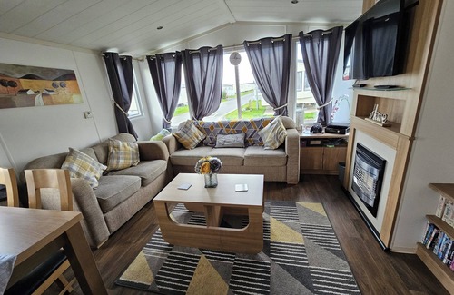 Rhyl Cabin | Heidi 2 Bed Robin hood