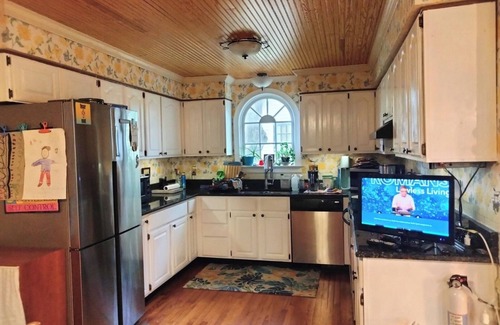 Northeast Raleigh House | Heidi's Haven. Charming 3-bedroom house. Northeast Raleigh. 9 mins from downtown