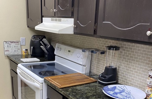 Meriwether Condo | Heights area, 2 bed 2bath condo with pool