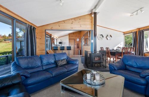 Acacia Bay House | Heights Haven - Acacia Bay Holiday Home
