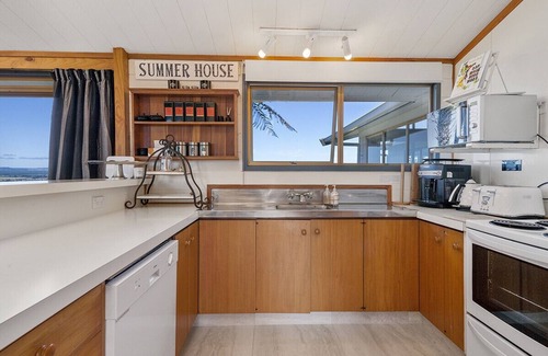 Acacia Bay Cottage | Heights Haven - Acacia Bay Holiday Home