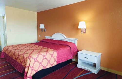 Harker Heights Hotel | Heights Inn by Townhouse Harker Heights, TX