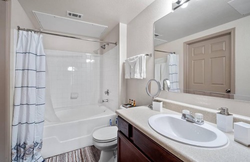 Downtown Oklahoma City Apartment | HEIRS VENTURES : WESTERN - 4mins from OKC Thunder Arena . King Bed . Pet Friendly . With Pool