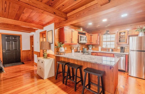 Helen Cabin | Helen's Newest Riverfront Rental on the Chattahoochee River