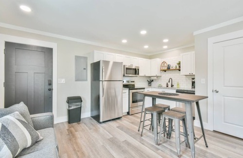 Helen House | Helen Studio Living Suite 102