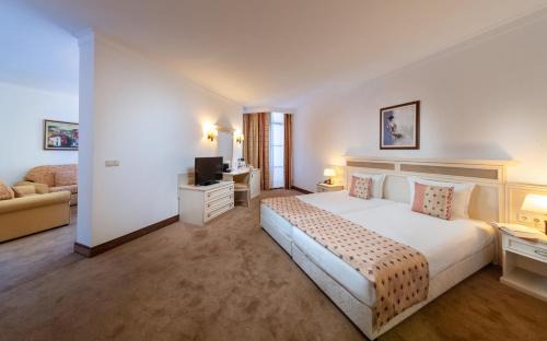Sunny Beach Resort | Helena Sands