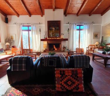 Aliartos Hotel | Helicon Muses Friendly Mountain B&B Guesthouse
