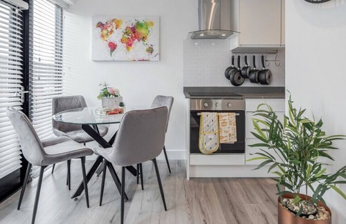 Wolverton Apartment | Heliodoor Apartments Milton Keynes 2-BR Flat