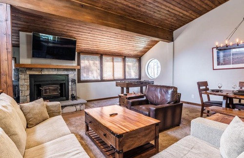 Mammoth Lakes House | Helios 9N