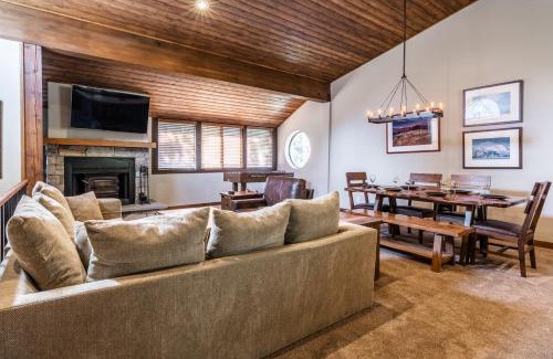 Mammoth Lakes House | Helios 9N