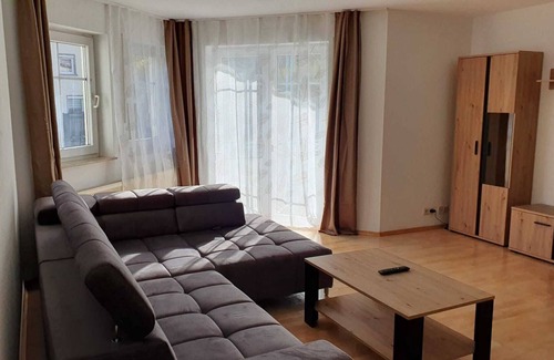 Donaueschingen Apartment | Helle 2,5 Zimmer Wohnung, neu Möbliert mit Großem Balkon, 5 Min. bis zur City