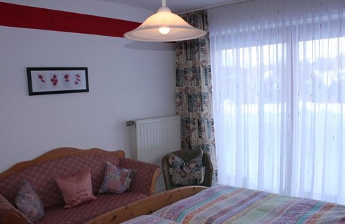 Neuschoenau Apartment | Helle Ferienwohnung (75m2) mit Terrasse & großem Garten