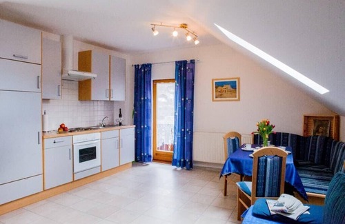 Lam Apartment | Helle Ferienwohnung mit Osserblick und Balkon