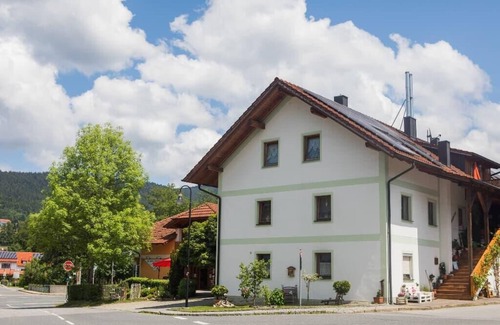Lam Apartment | Helle Ferienwohnung mit Osserblick und Balkon